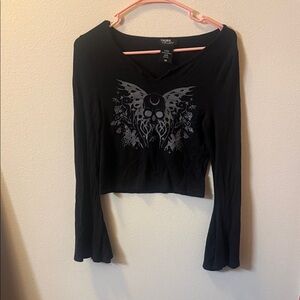 Black Graphic Long-Sleeve V-Neck Crop Top
